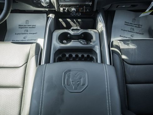 New 2026 RAM 1500 Laramie AWD/4WD image 31