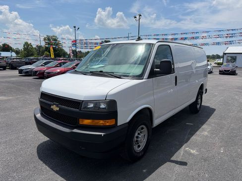 Used 2022 Chevrolet Express 2500 w/ Driver Convenience Package RWD image 10