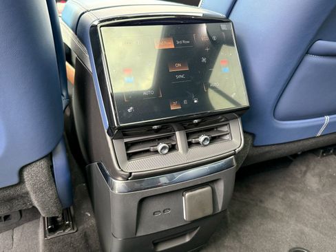 New 2026 Cadillac Vistiq Premium Luxury w/ LPO, Floor Liner Package image 33