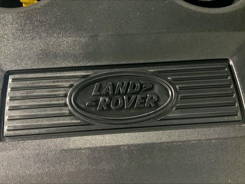 Used 2017 Land Rover Range Rover Evoque SE Premium image 32