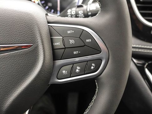 New 2026 Chrysler Pacifica Select image 25