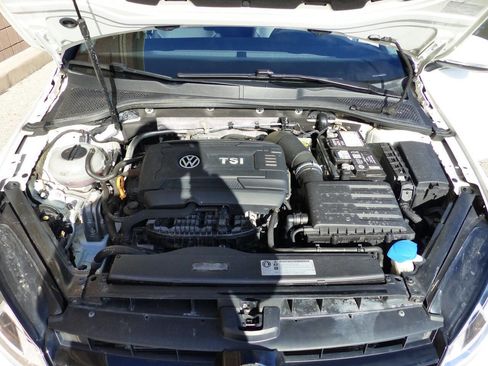 Used 2017 Volkswagen Golf SE image 16