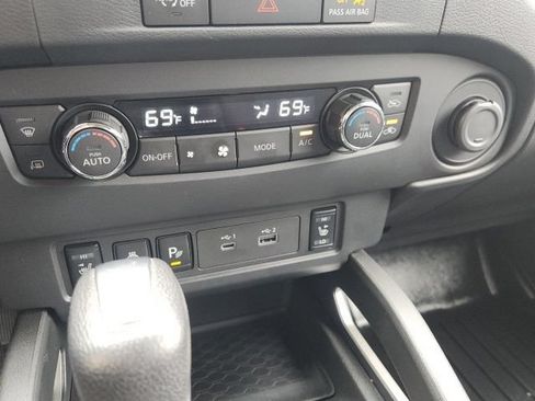 Used 2024 Nissan Frontier SV w/ SV Convenience Package AWD/4WD image 33
