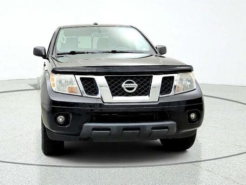 Used 2017 Nissan Frontier SV w/ SV Value Truck Package AWD/4WD image 2