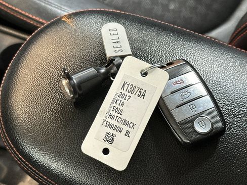 Used 2017 Kia Soul ! FWD image 31
