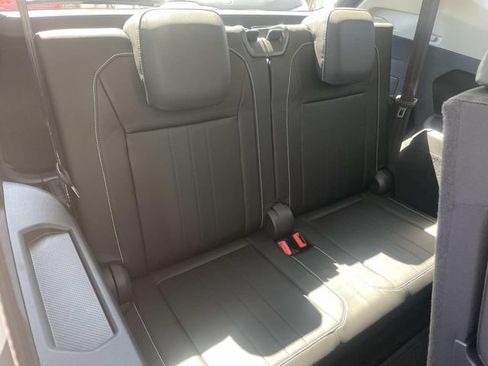 Certified 2023 Volkswagen Tiguan SE w/ Panoramic Sunroof Package FWD image 28