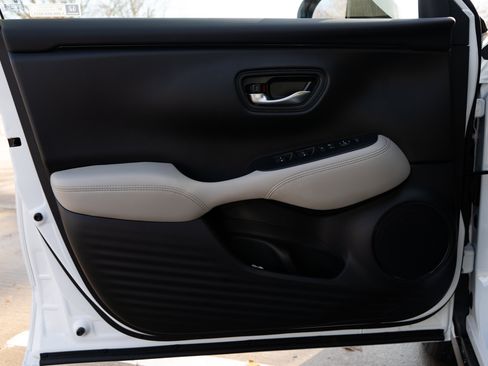 Certified 2026 Honda HR-V LX image 38