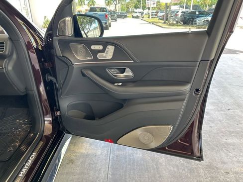 Used 2023 Mercedes-Benz Maybach GLS 600 4MATIC image 32