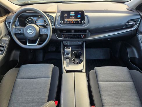 Used 2023 Nissan Rogue SV image 12