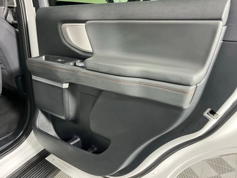 Used 2025 Ford Expedition Active AWD/4WD image 26