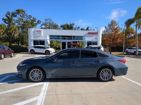 Used 2019 Toyota Avalon Limited image 7