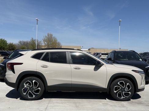 New 2026 Chevrolet Trax RS w/ Sunroof Package FWD image 3