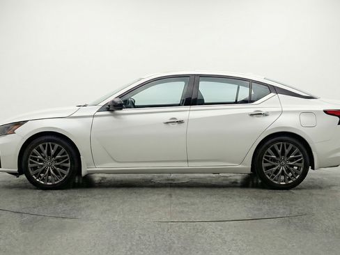 Used 2025 Nissan Altima 2.5 SV image 5