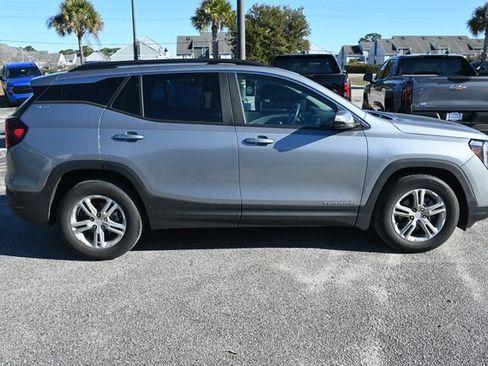 Used 2023 GMC Terrain SLE w/ Driver Convenience Package image 6