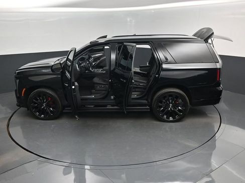 Used 2026 Cadillac Escalade V w/ LPO, ONYX Package AWD/4WD image 17