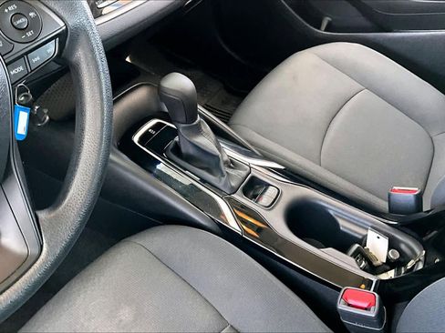 Used 2021 Toyota Corolla LE image 16