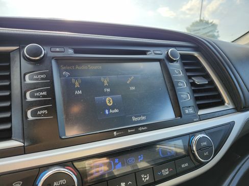 Used 2018 Toyota Highlander SE AWD/4WD image 8