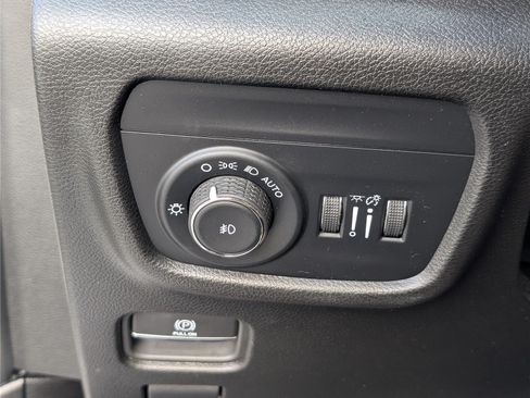 Used 2023 Jeep Grand Cherokee Limited AWD/4WD image 23