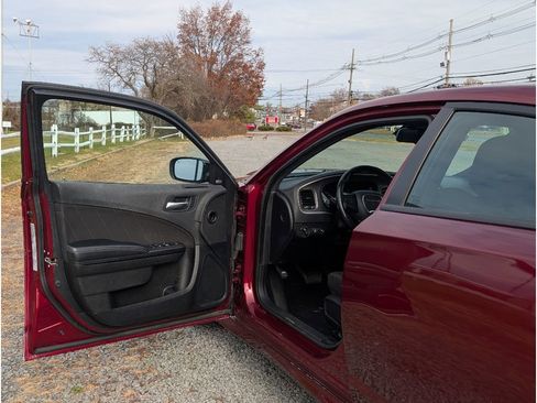 Used 2022 Dodge Charger R/T w/ Blacktop Package image 9
