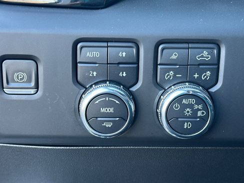 Used 2024 GMC Sierra 3500 Denali w/ Denali Reserve Package image 39