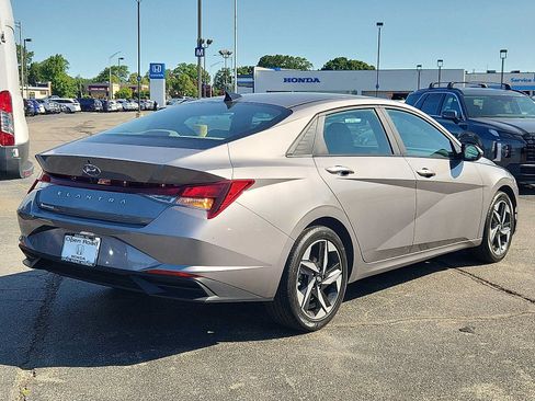 Used 2023 Hyundai Elantra SEL w/ Convenience Package FWD image 6
