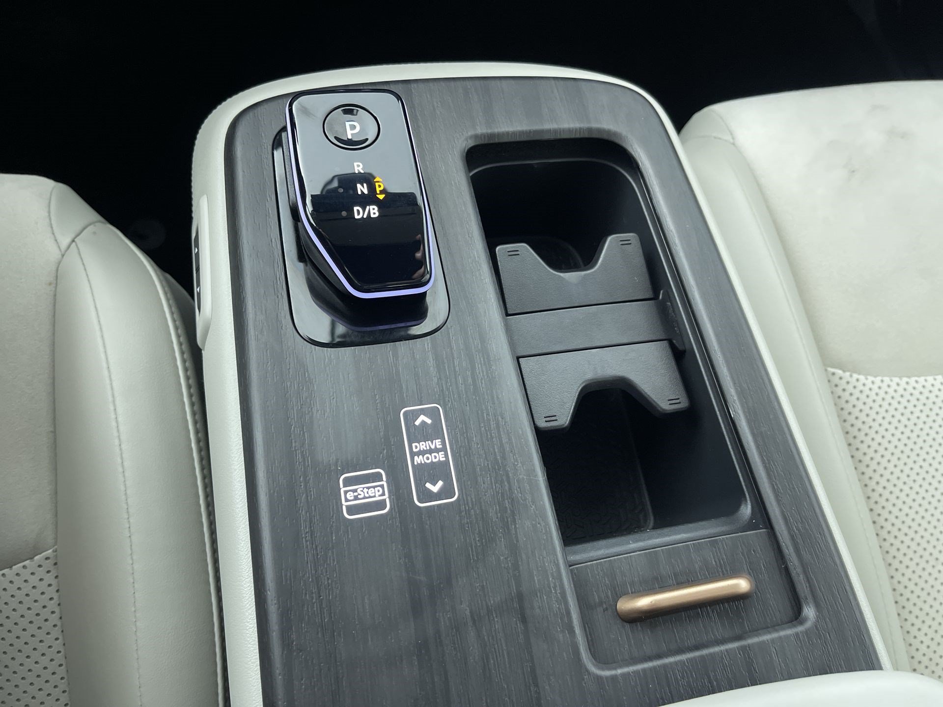 Certified 2024 Nissan Ariya AWD image 22