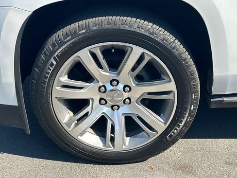 Used 2017 Cadillac Escalade ESV Premium Luxury AWD/4WD image 4