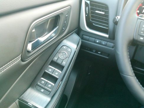 New 2025 Nissan Rogue SL w/ SL Premium Package image 52