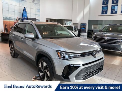 New 2026 Volkswagen Taos SE image 1