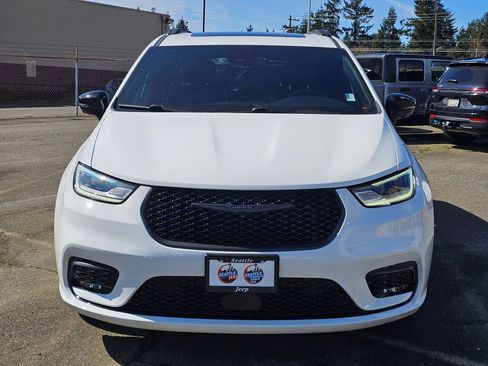 Used 2023 Chrysler Pacifica Limited w/ S Appearance Package FWD image 3