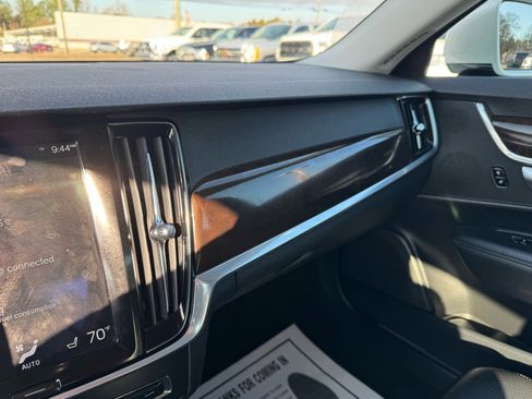 Used 2017 Volvo S90 T6 Momentum image 15