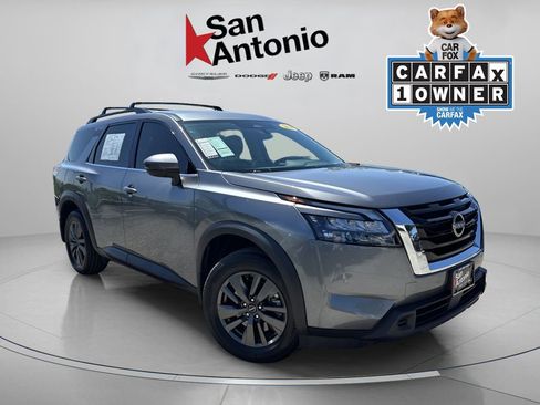 Used 2024 Nissan Pathfinder SV FWD image 1