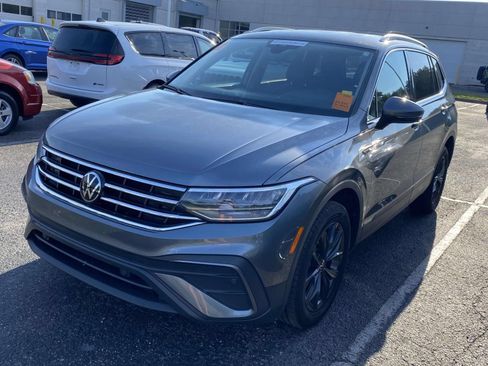 Used 2024 Volkswagen Tiguan SE AWD/4WD image 3