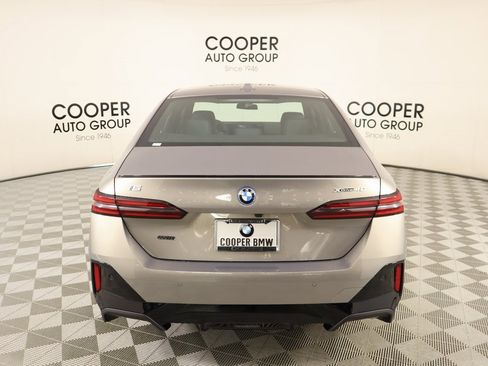 New 2025 BMW i5 xDrive40 w/ M Sport Package image 23