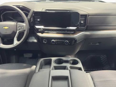 Used 2022 Chevrolet Silverado 1500 LT RWD image 17