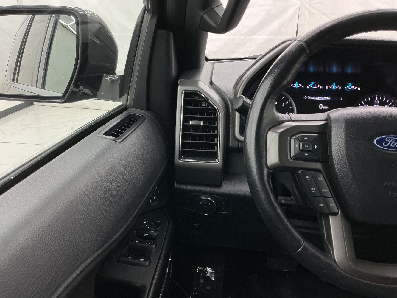 Used 2020 Ford Expedition XLT AWD/4WD image 32