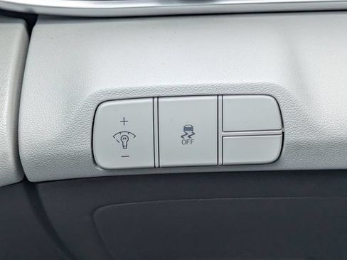 Used 2024 Hyundai Elantra Limited FWD image 33