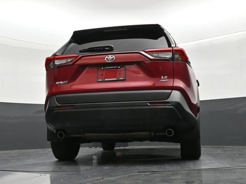 Used 2021 Toyota RAV4 LE AWD/4WD image 23