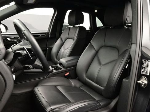 Certified 2025 Porsche Macan AWD/4WD image 5