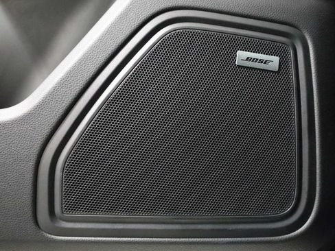 Certified 2026 Porsche Macan AWD/4WD image 17