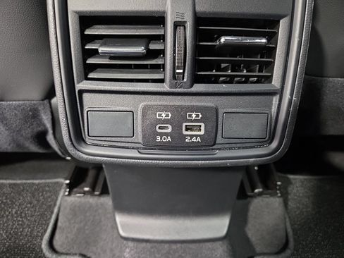 Used 2025 Subaru Forester Premium AWD/4WD image 32