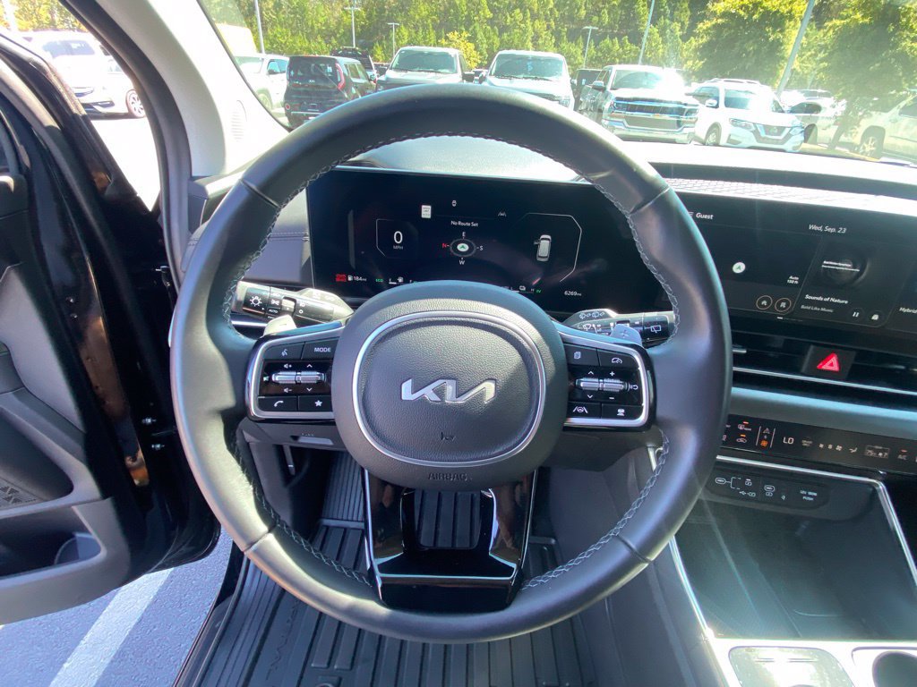 Used 2026 Kia Carnival SX w/ SX Dark Edition Package FWD image 13