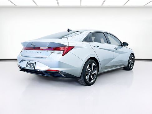 Used 2021 Hyundai Elantra SEL w/ Convenience + Premium Package FWD image 4