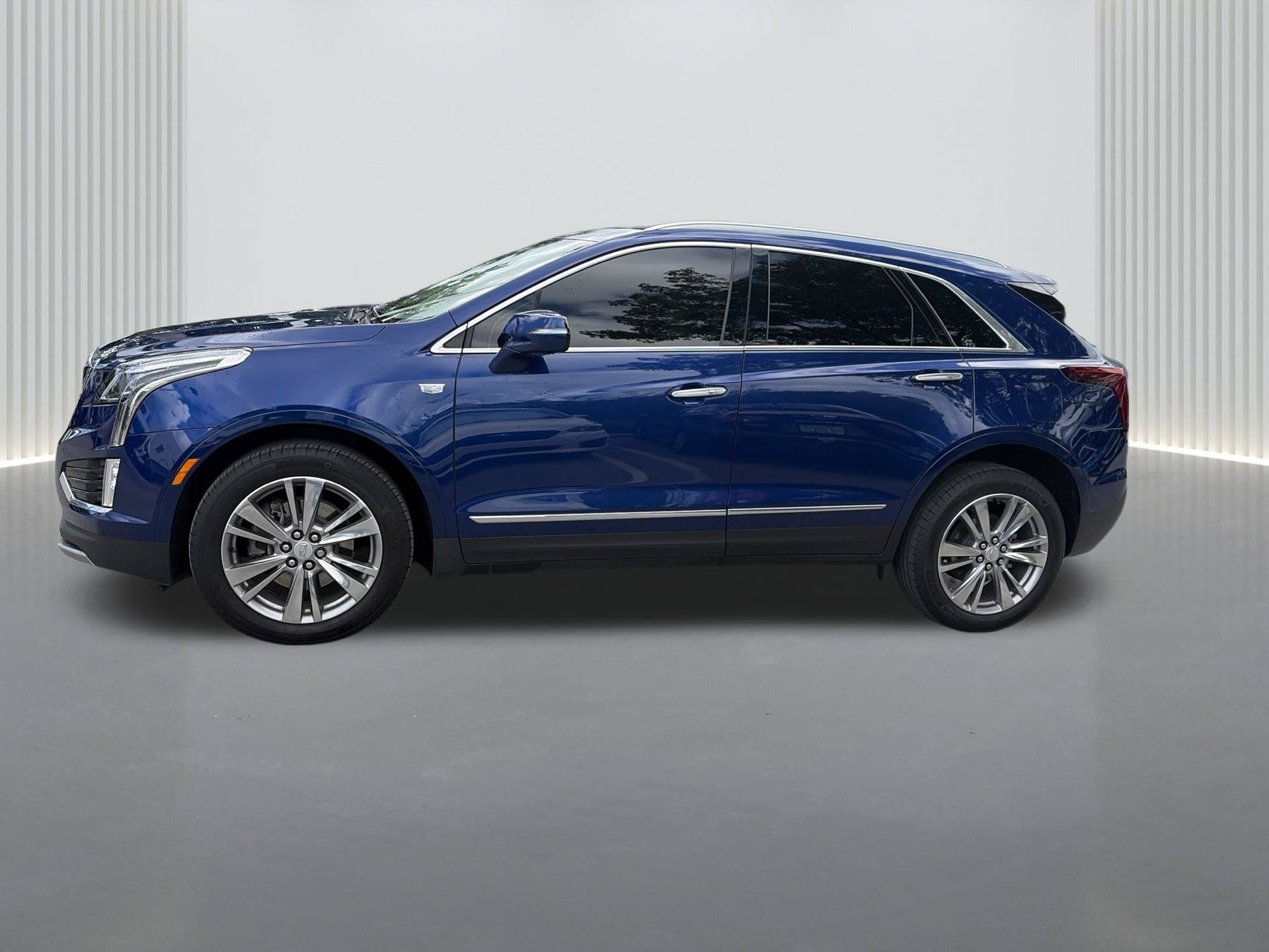 Used 2024 Cadillac XT5 Premium Luxury FWD image 2