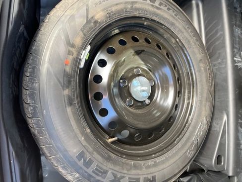 Used 2025 Jeep Grand Cherokee Laredo w/ Trailer Tow Package image 36