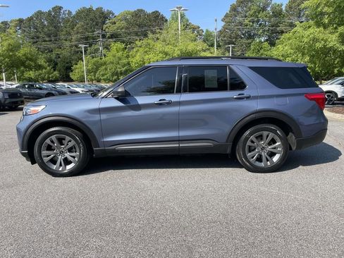 Used 2021 Ford Explorer XLT w/ Equipment Group 202A AWD/4WD image 2