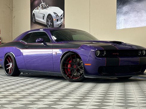 Used 2016 Dodge Challenger SRT Hellcat RWD image 2