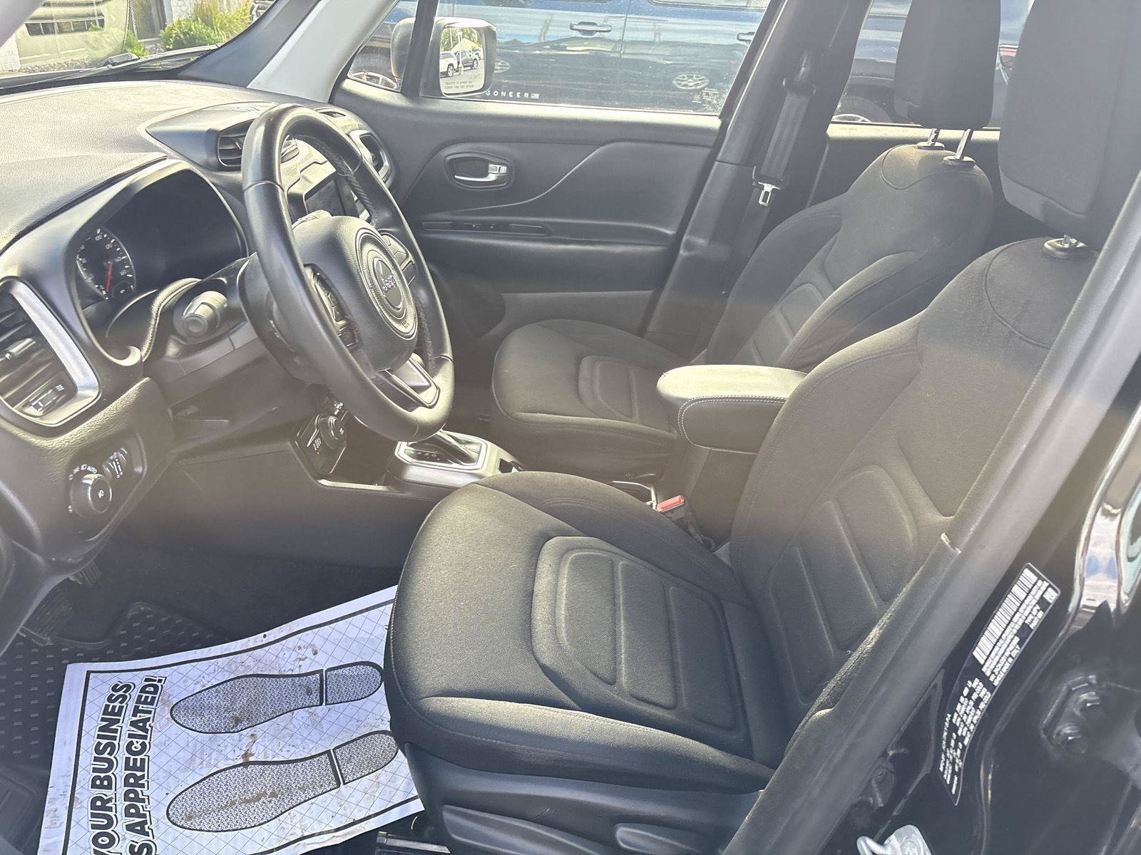 Used 2022 Jeep Renegade Latitude AWD/4WD image 9