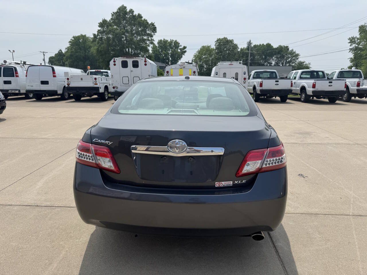 Used 2011 Toyota Camry XLE w/ XLE Extra-Value Pkg #2 FWD image 3