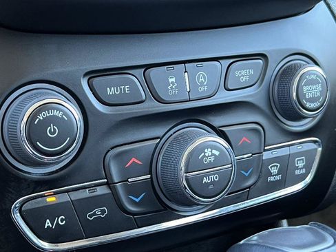 Used 2023 Jeep Cherokee Altitude Lux AWD/4WD image 24
